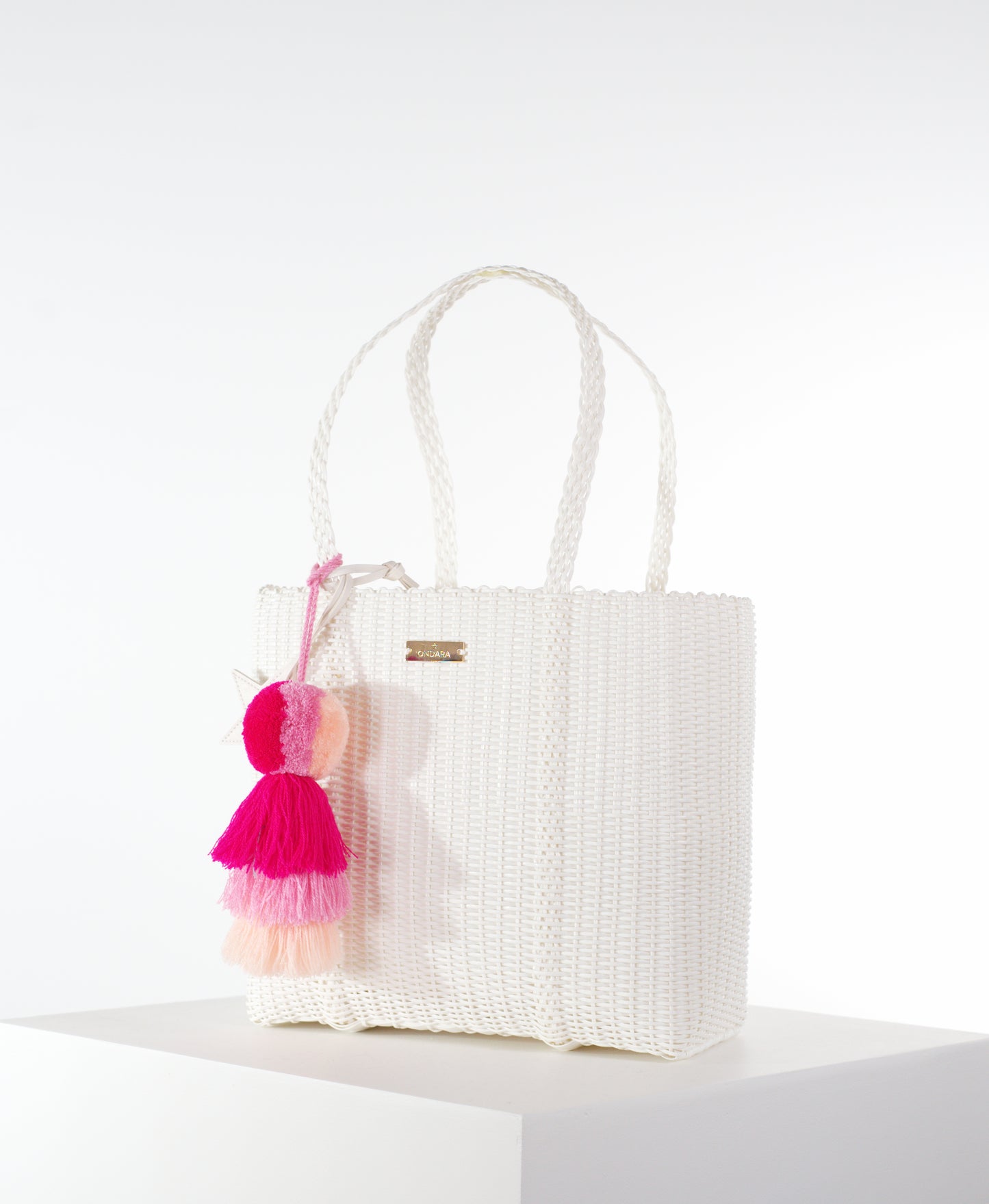 Medium / Ivory